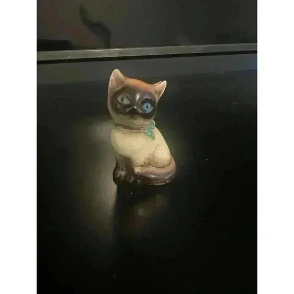 Vintage Siamese Ceramic Cat Figurine with Bow - Picture 1 of 6